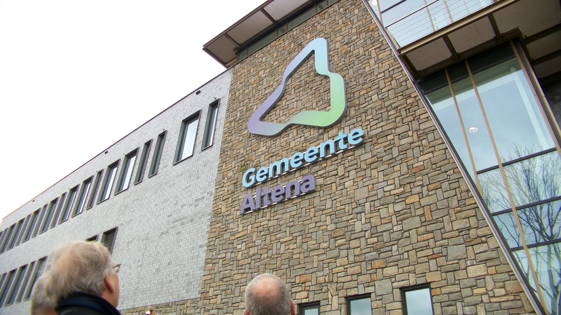 Logo gemeente Altena onthuld op nieuwe gemeentehuis