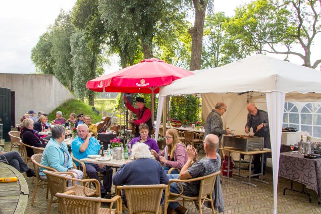 Mid-Zomer BBQ met levende muziek op Fort Bakkerskil