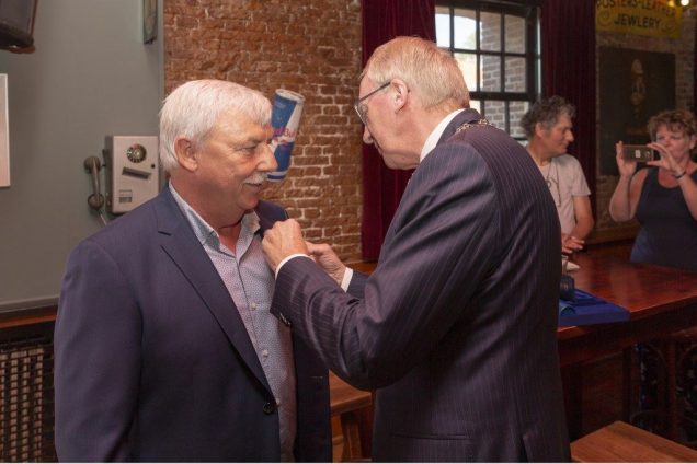 Koninklijke onderscheiding voor Woudrichemse Peter Baks