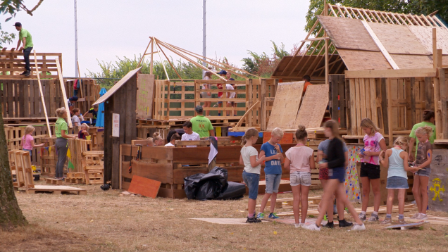 Timmerdorp Genderen voor het eerst op Park Veldzicht