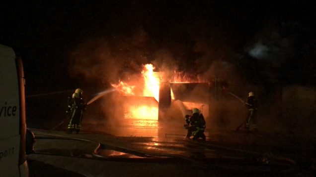 Grote brand in garageboxen Woudrichem