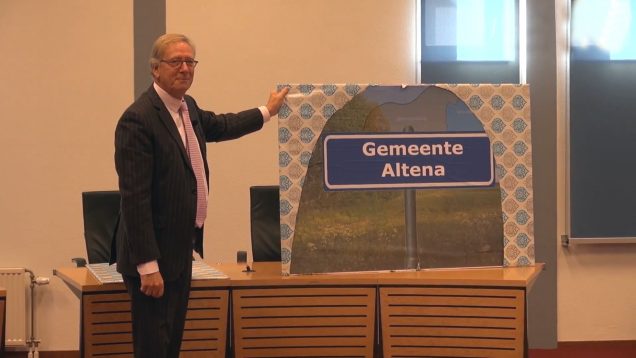 Yves de Boer: “Dubbeldekker rijdt als rijdend stembureau rond”