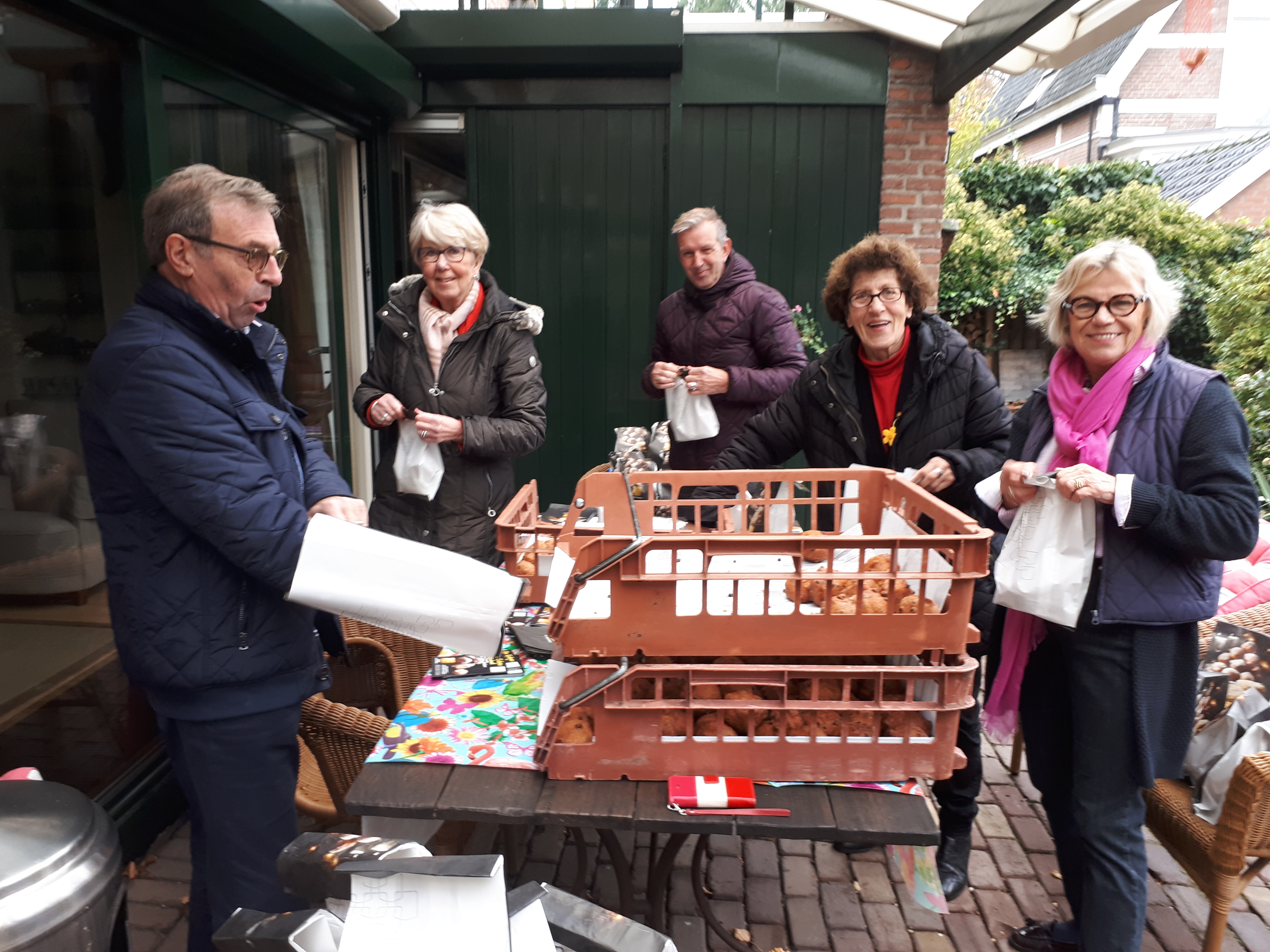 Bakker Van Ballegooijen trakteert de Zonnebloem