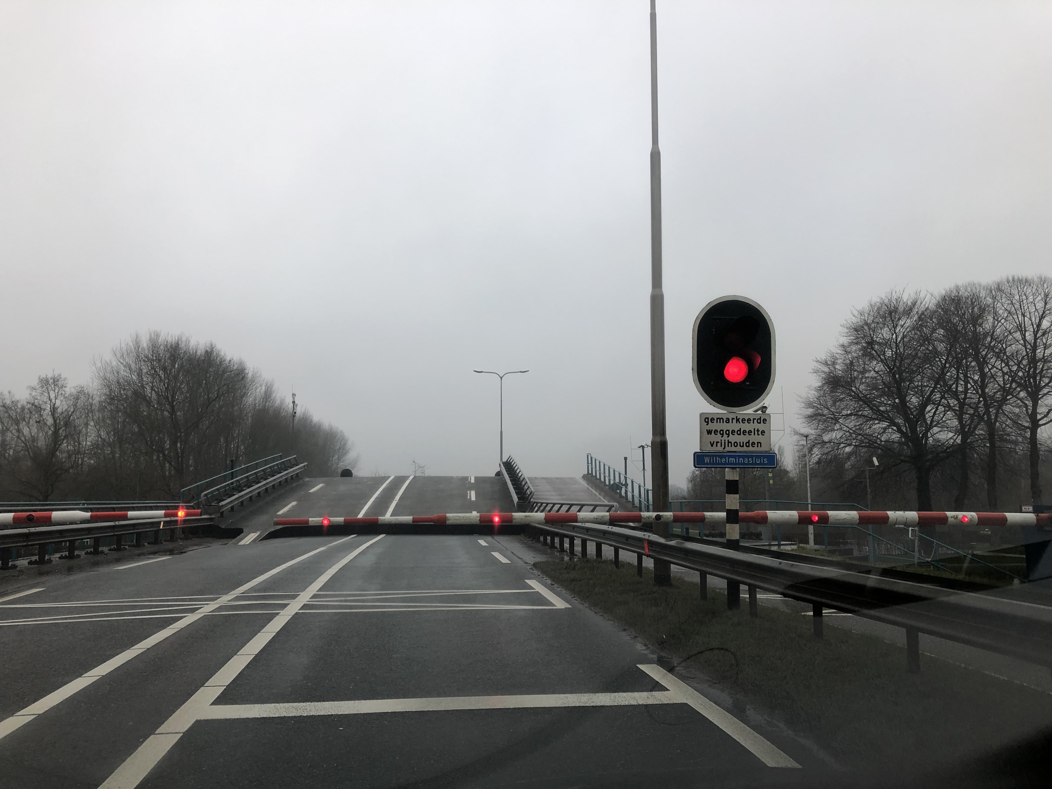 Werkzaamheden brug Wilhelminasluis (N322) in Andel