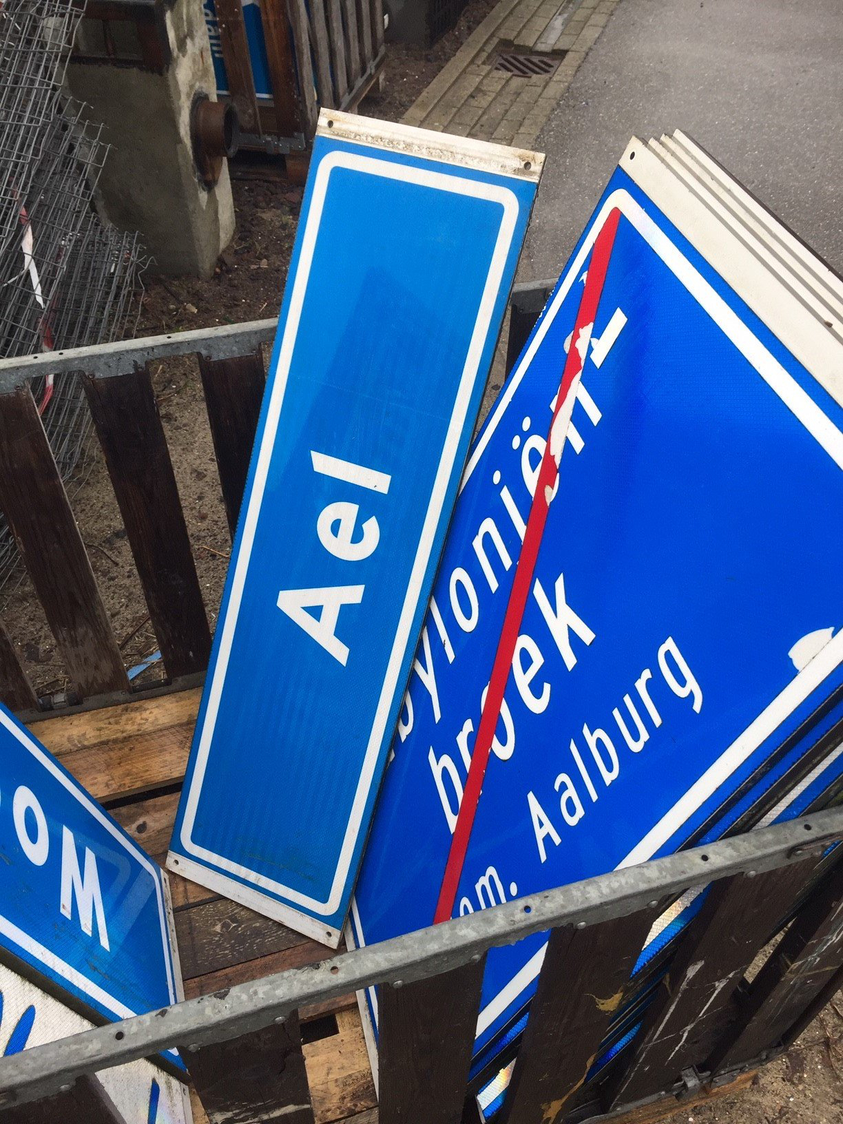 Ook borden voor buurtschappen in Altena