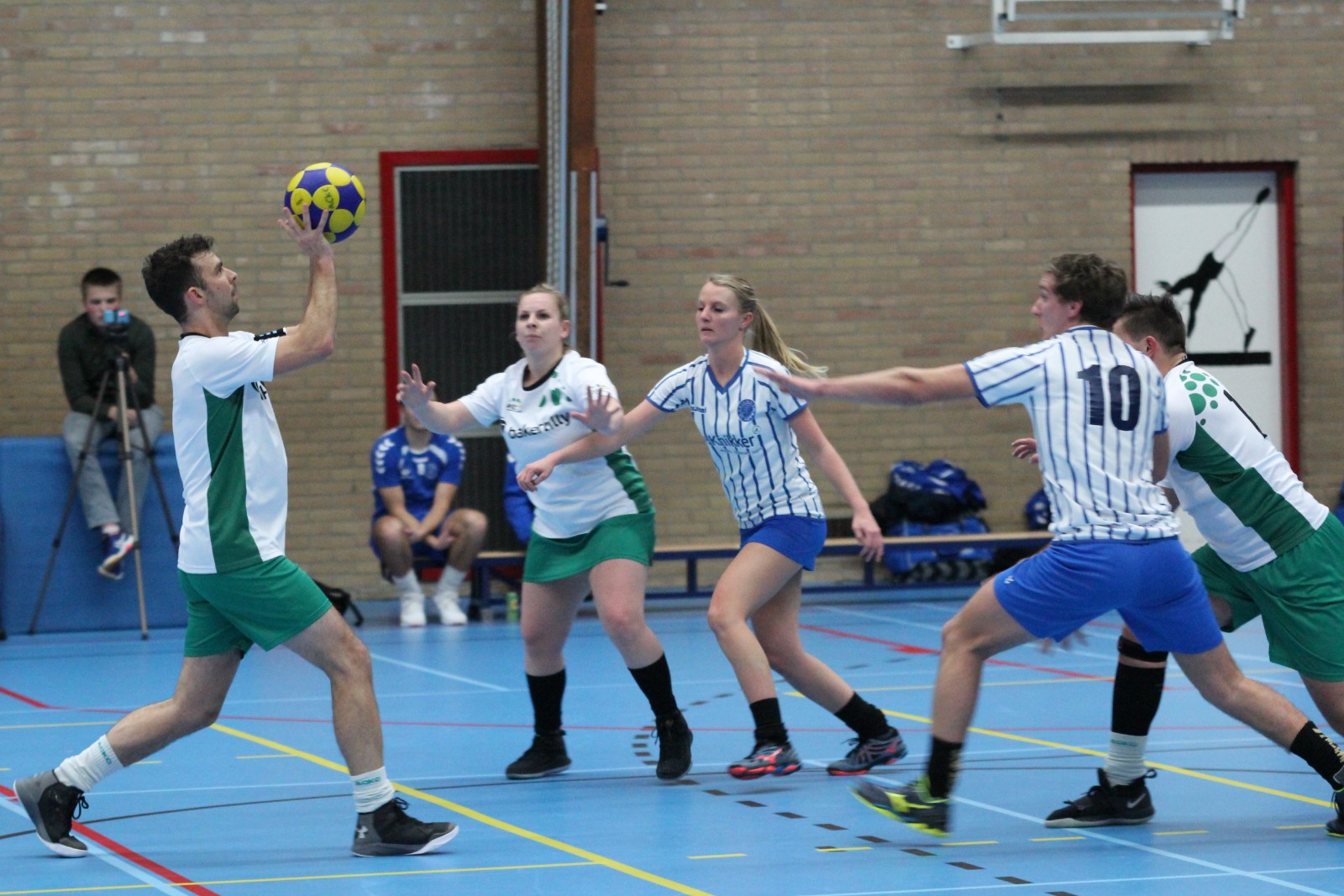 Knappe winst voor gehavend ACKC