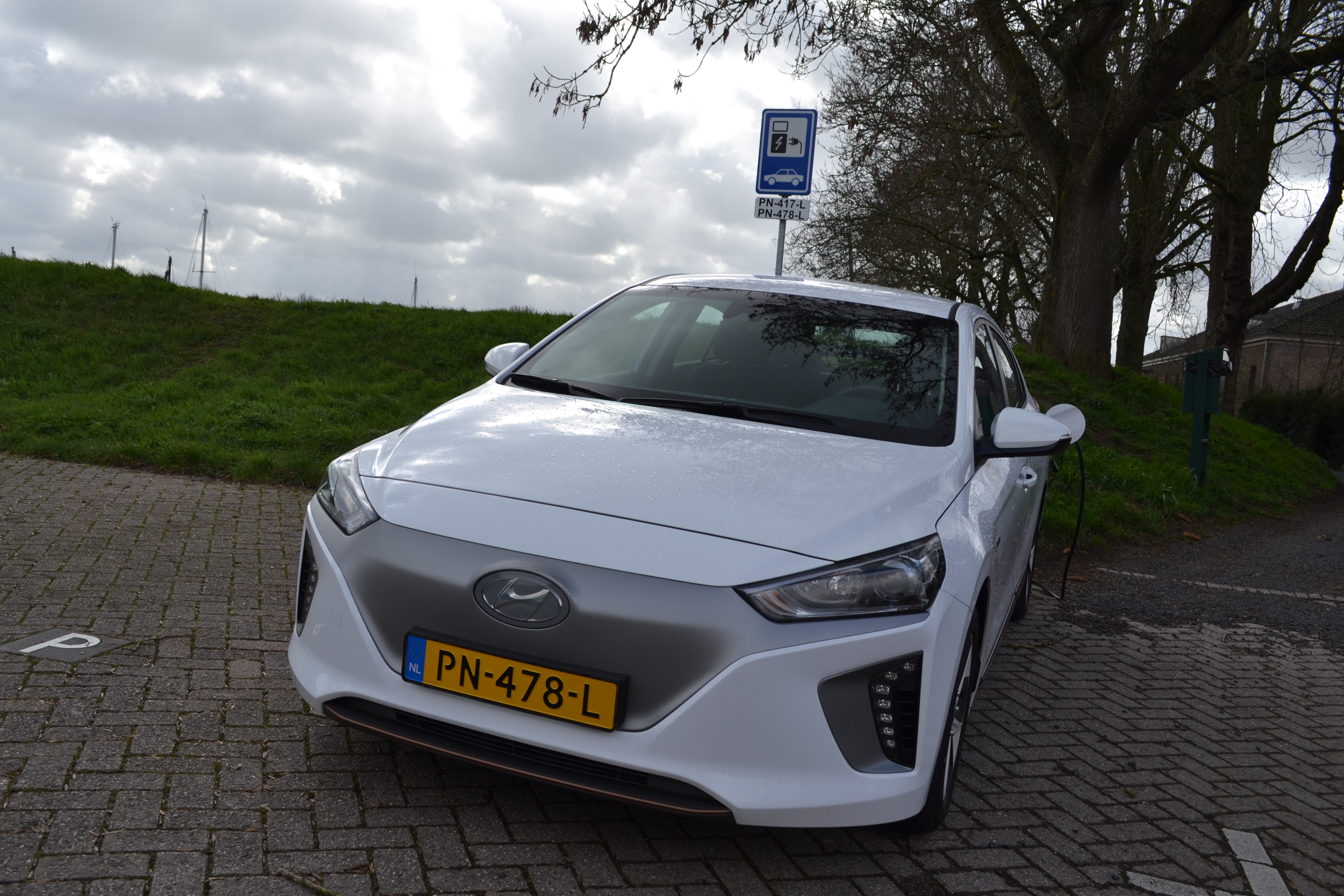 Autodelen in de vesting Woudrichem gestart