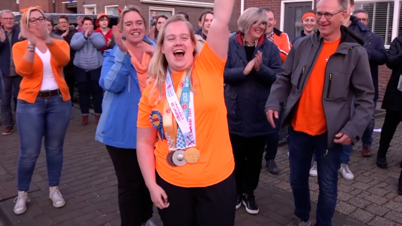 Special Olympics-winnaar Cynthia groots onthaald in Hank