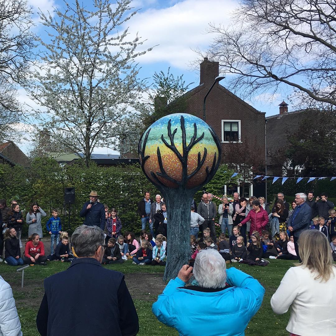 Wethouder Jorritsma onthult de levensboom