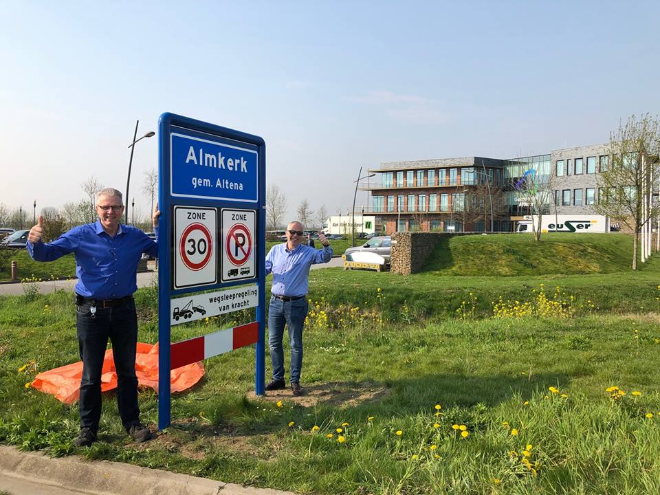 Eerste nieuwe kombord van gemeente Altena geplaatst