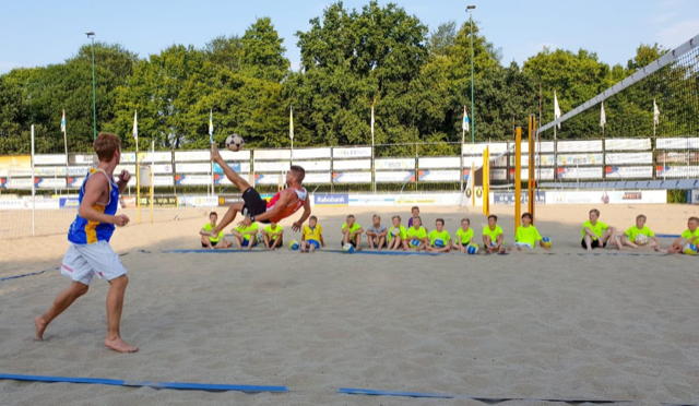 Beachvoetvolley met Philip den Haan in Werkendam