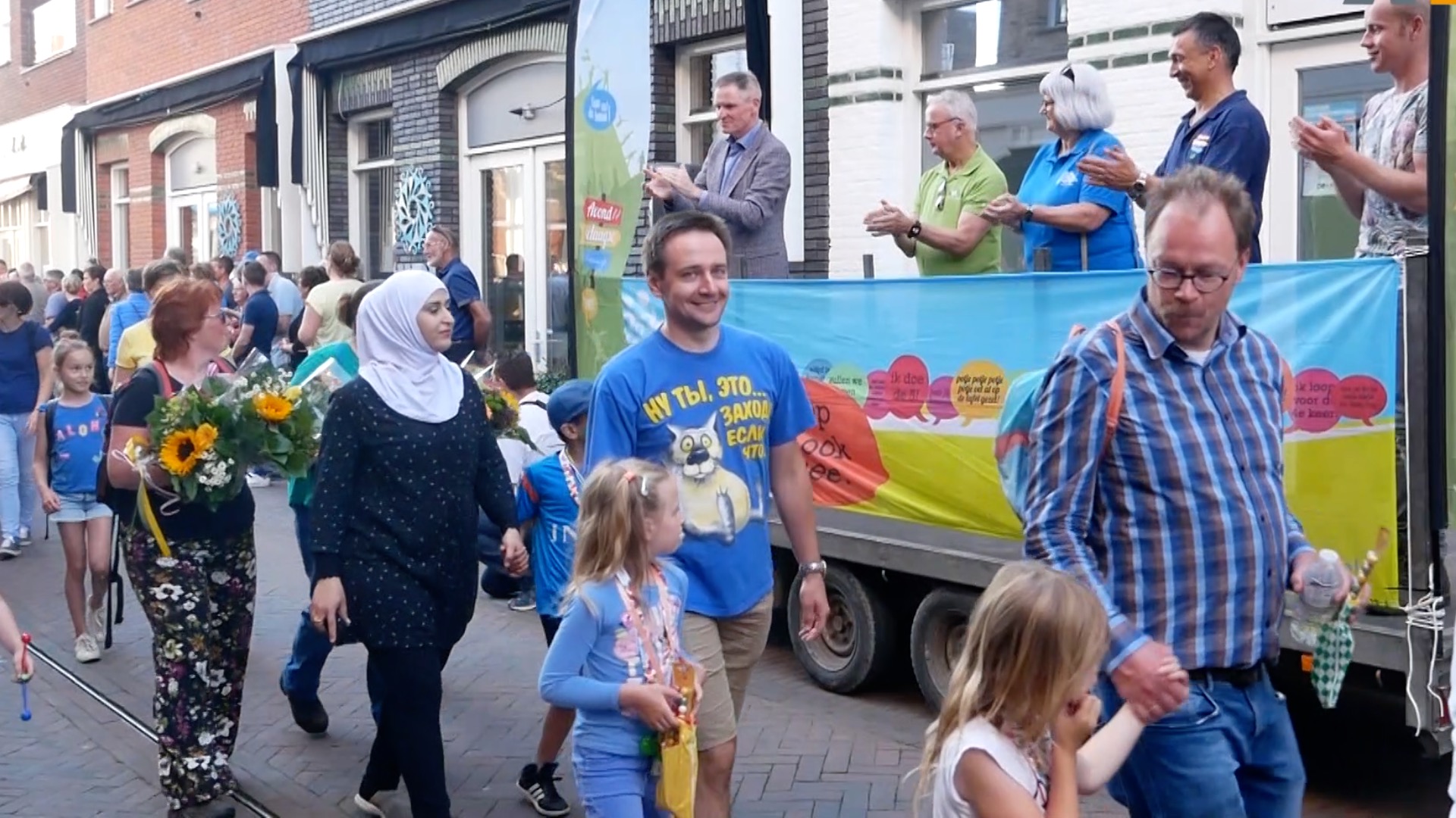 Groots defilé op laatste dag Avond4Daagse Sleeuwijk