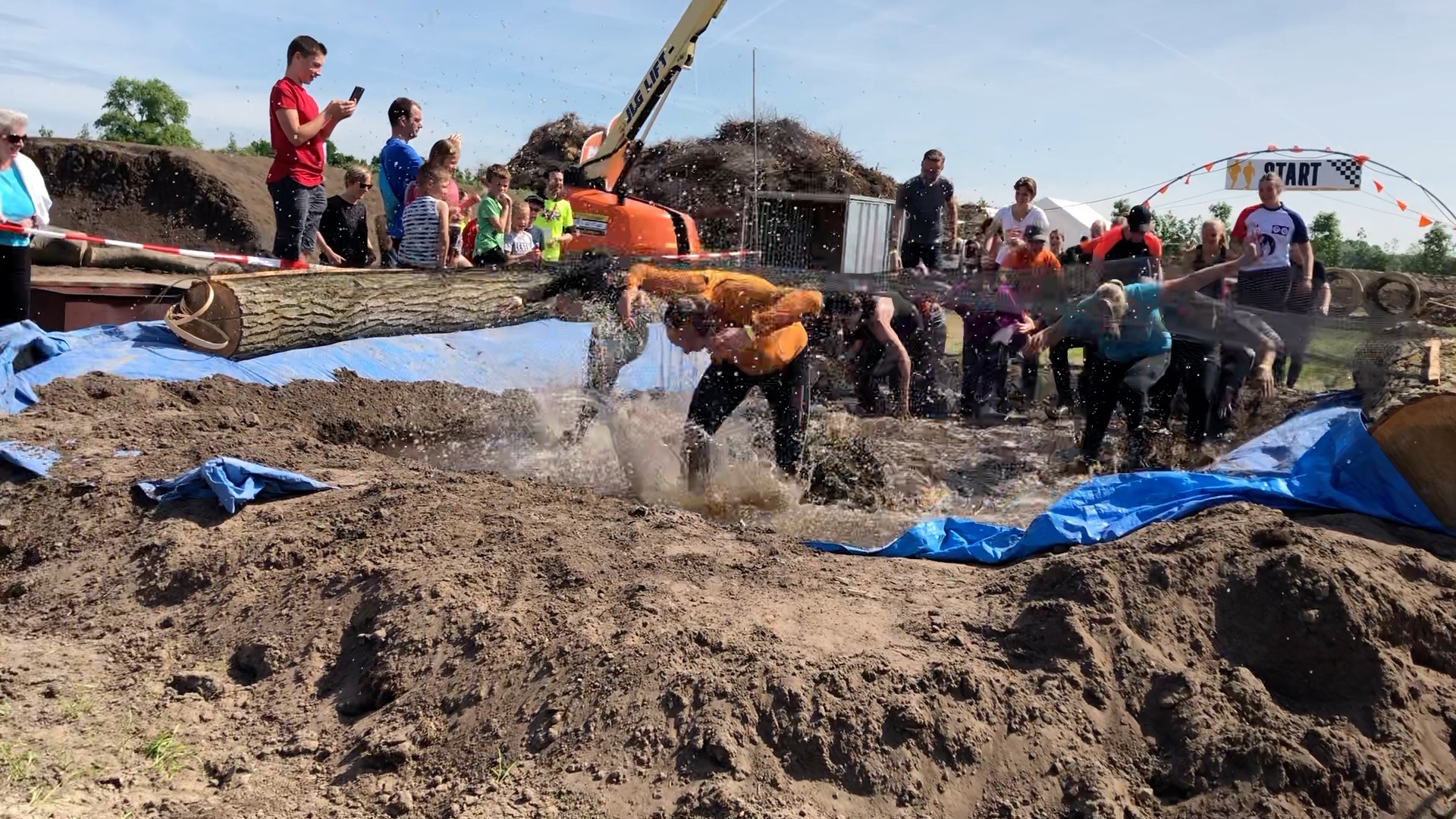 MudRun in Almkerk: tot de nek in de drek