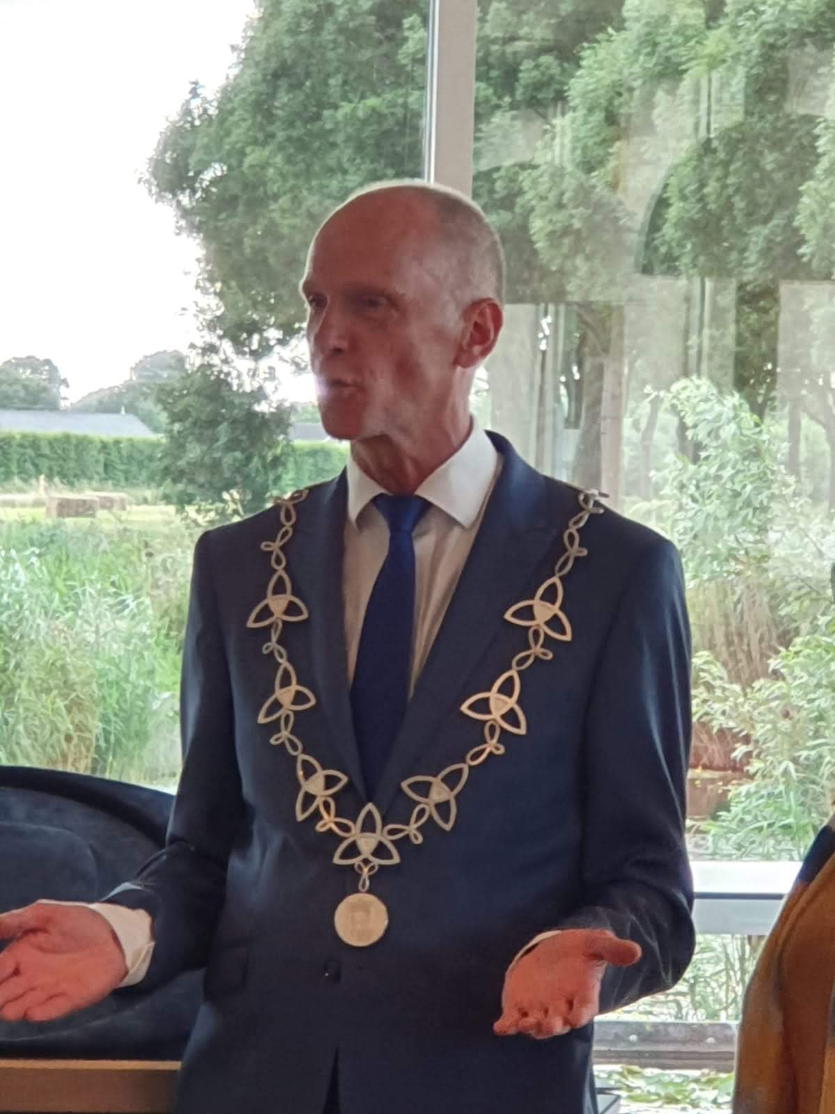 Burgemeester Fränzel noemt nieuwe ambtsketen een pronkstuk