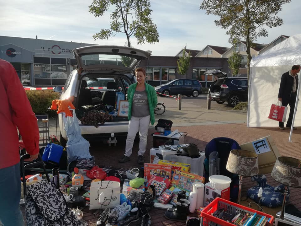 Kofferbakmarkt met 20 auto’s in Woudrichem