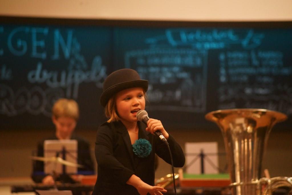 9-jarige Vera zingt sterren van de hemel tijdens try-out concert