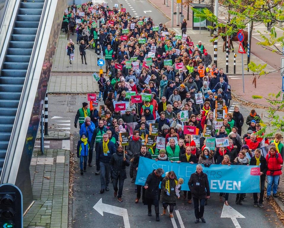 SGP-jongeren Werkendam lopen Mars voor het Leven