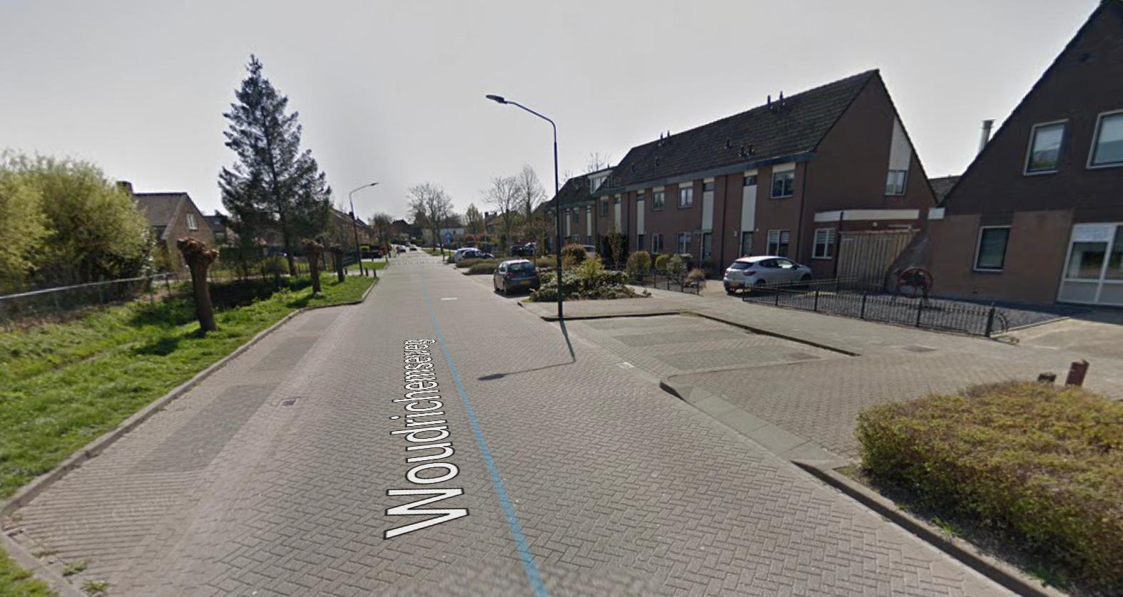 Politie doet onderzoek op Woudrichemseweg