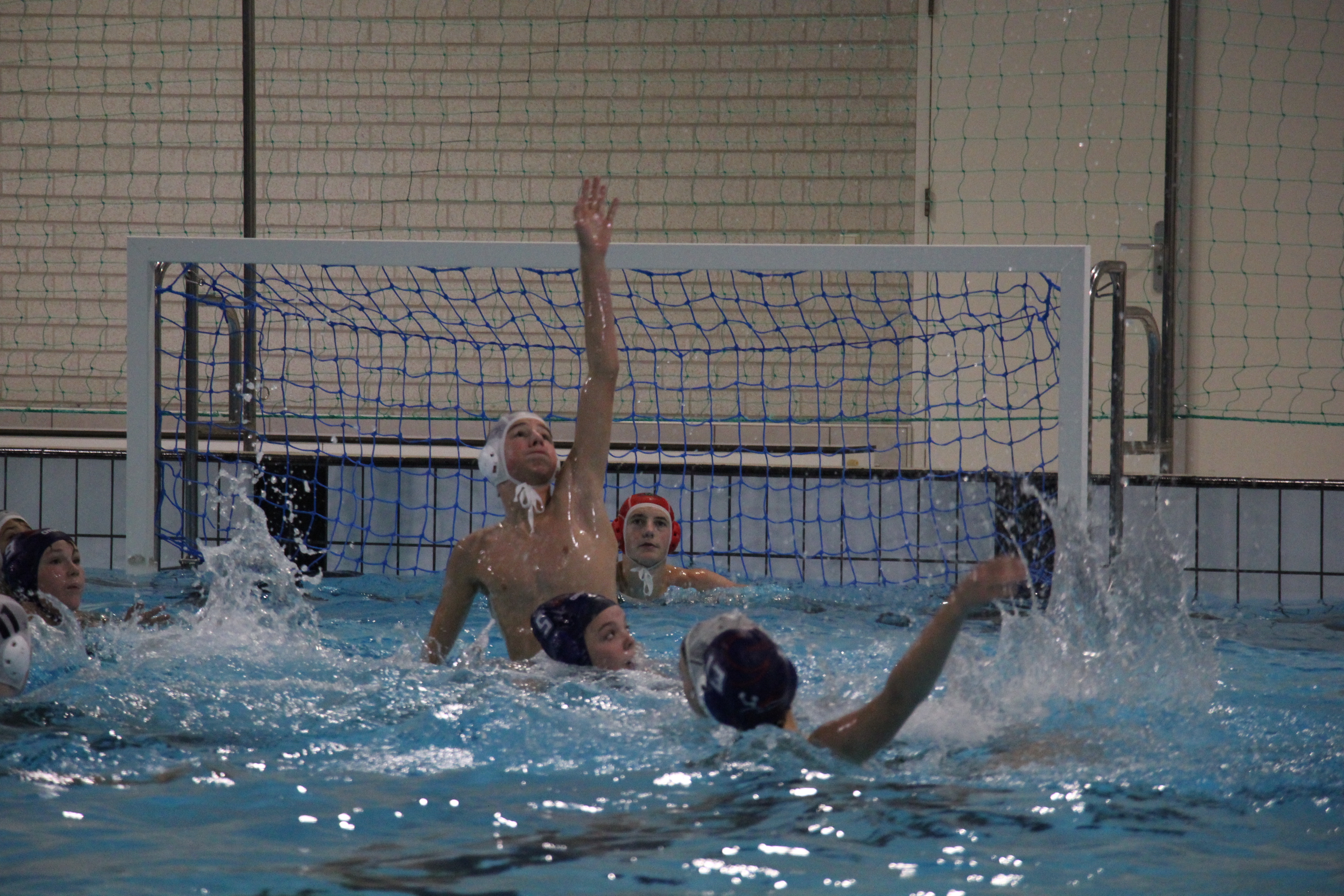 Waterpolojeugd ZVDO opent aanval op nummer 1