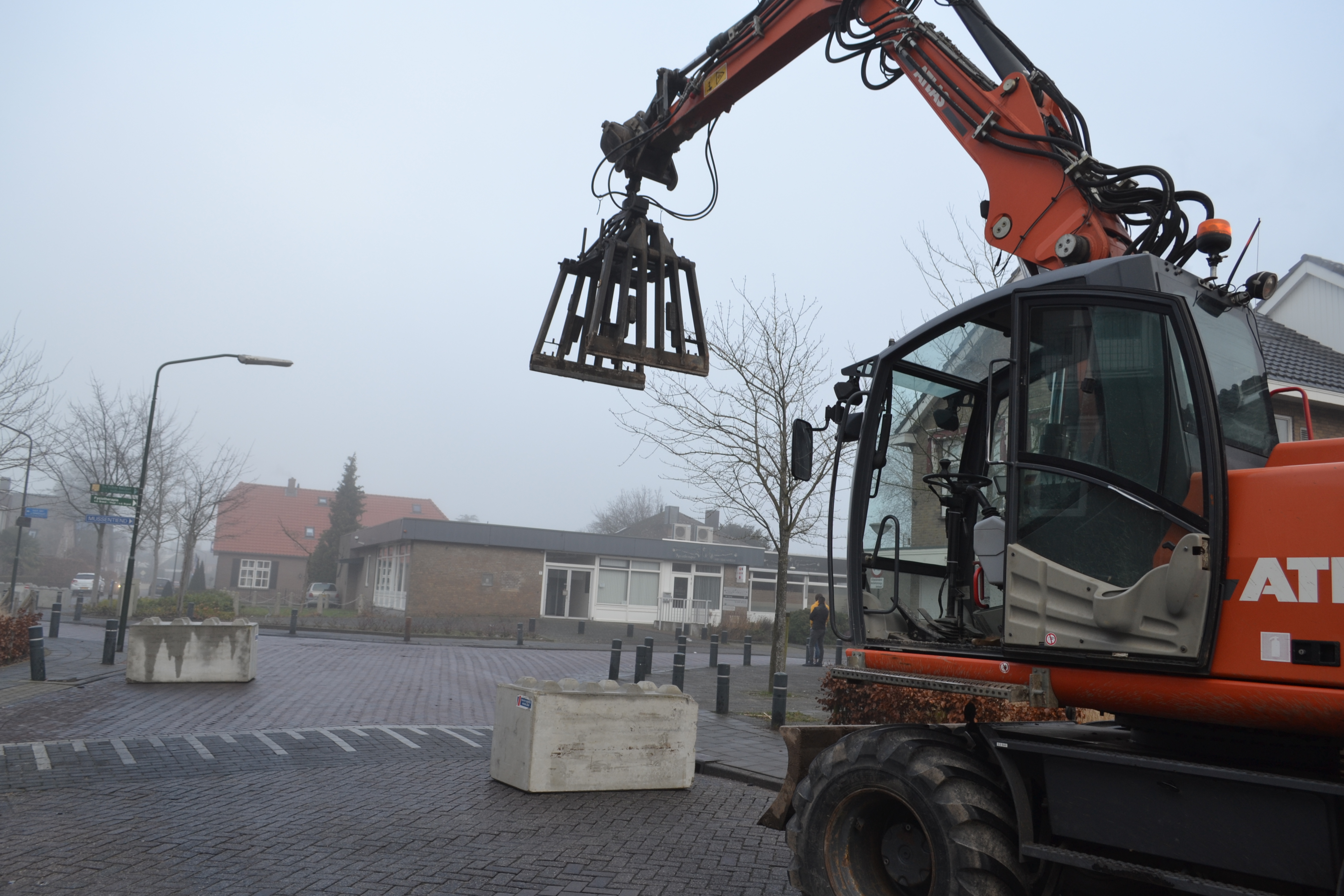 Gemeente plaats verkeersremmende maatregelen in Veen