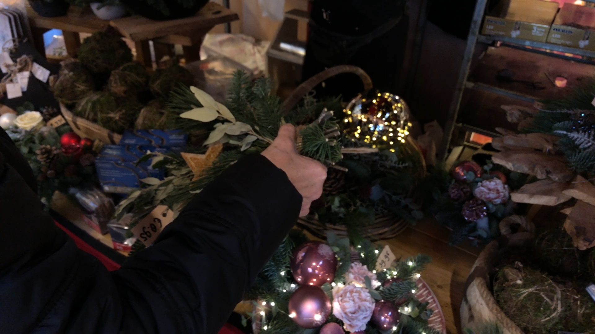 Eindejaarsmarkt Zorgplein Maaswaarden gezellig druk