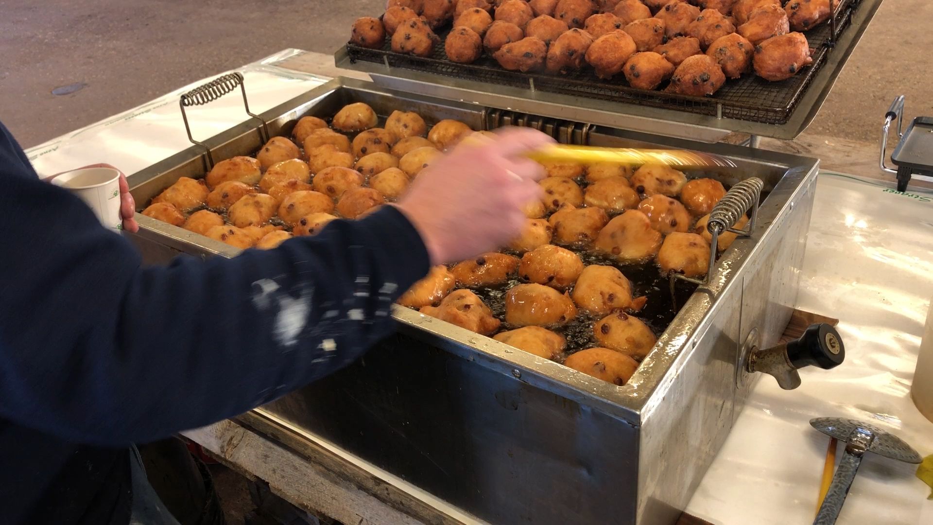 Wie bakt de beste oliebol van Altena?