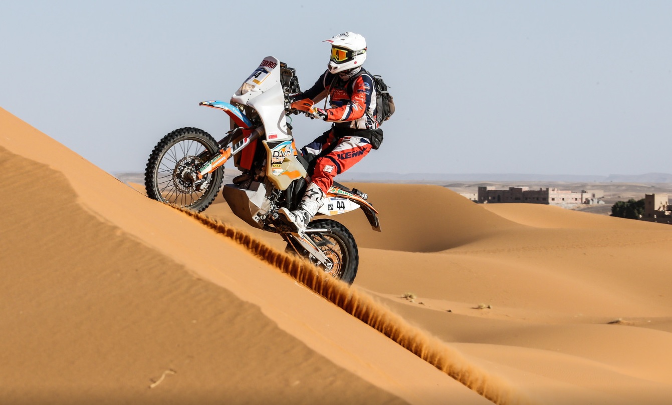 Edwin Straver als titelverdediger aan de start van Dakar 2020