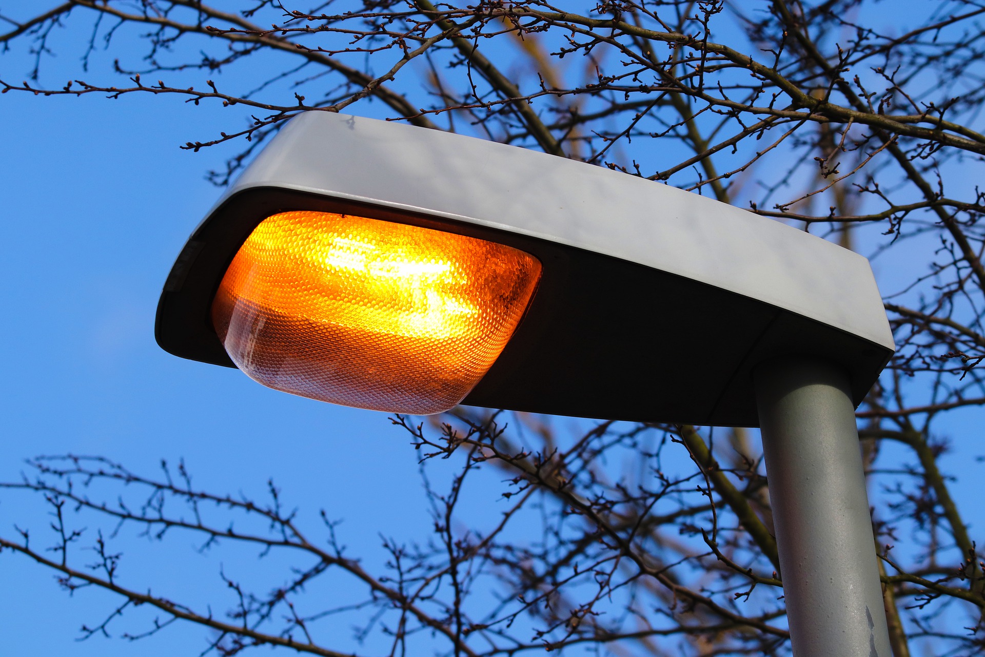 Gemeente Altena ‘LEDt’ op het licht: Niet noodzakelijke verlichting om 21.00 uur uit