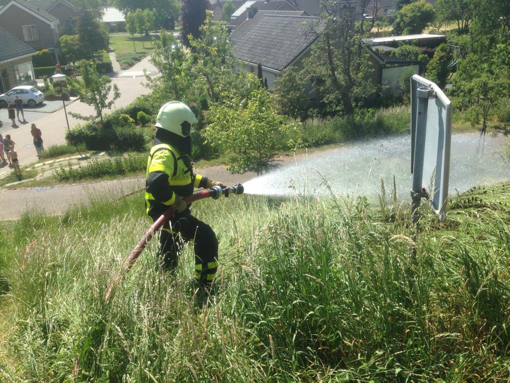 Bermbrand aan de Maasdijk in Giessen