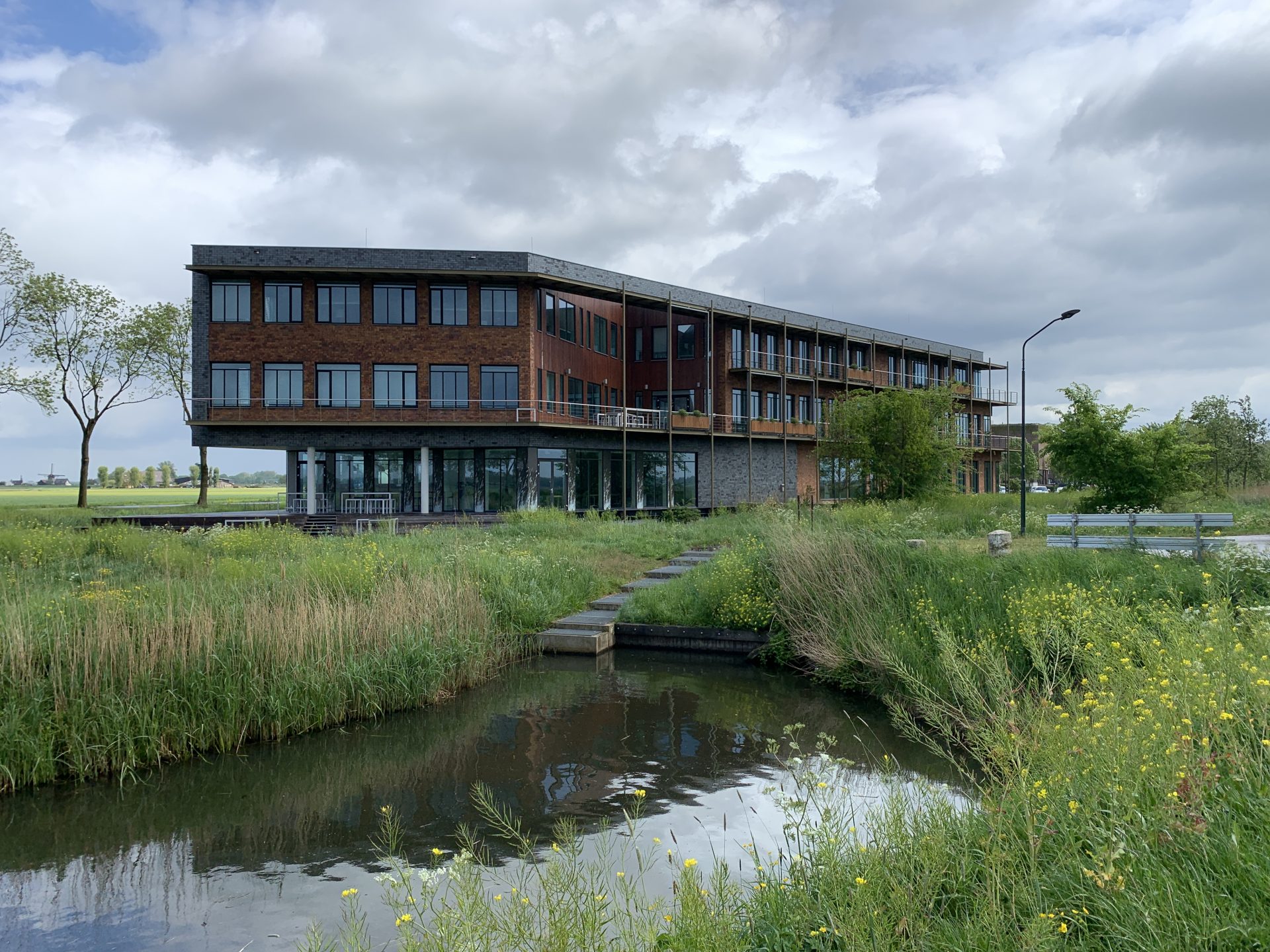 College akkoord met uitbreidingsplannen gemeentehuis Almkerk