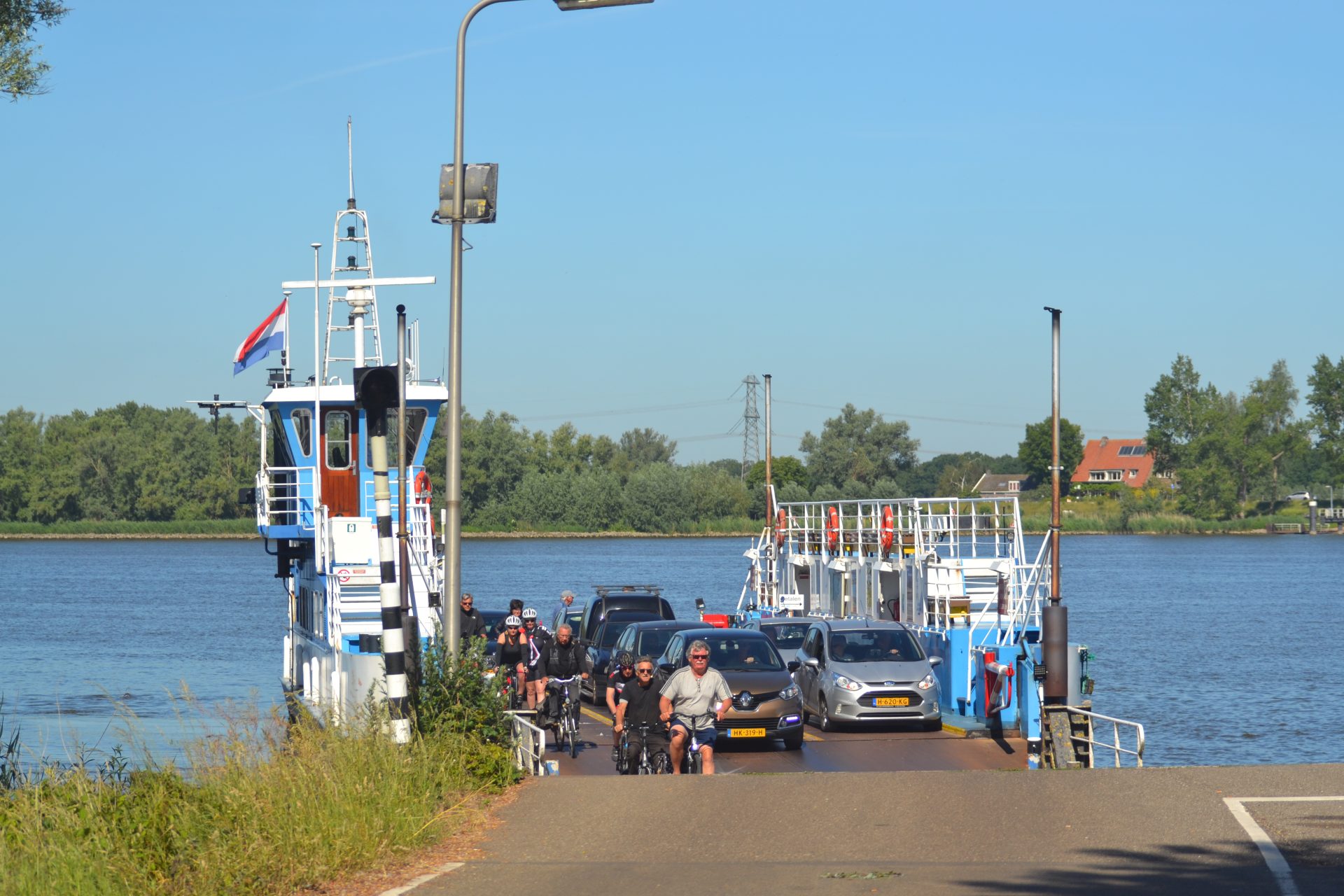 Riveer gaat veerdienst Werkendam-Dordrecht exploiteren