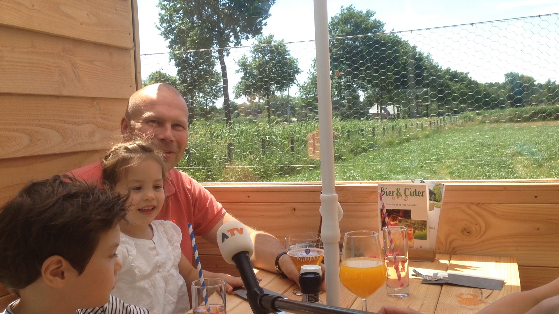 Genieten op het terras in de zon