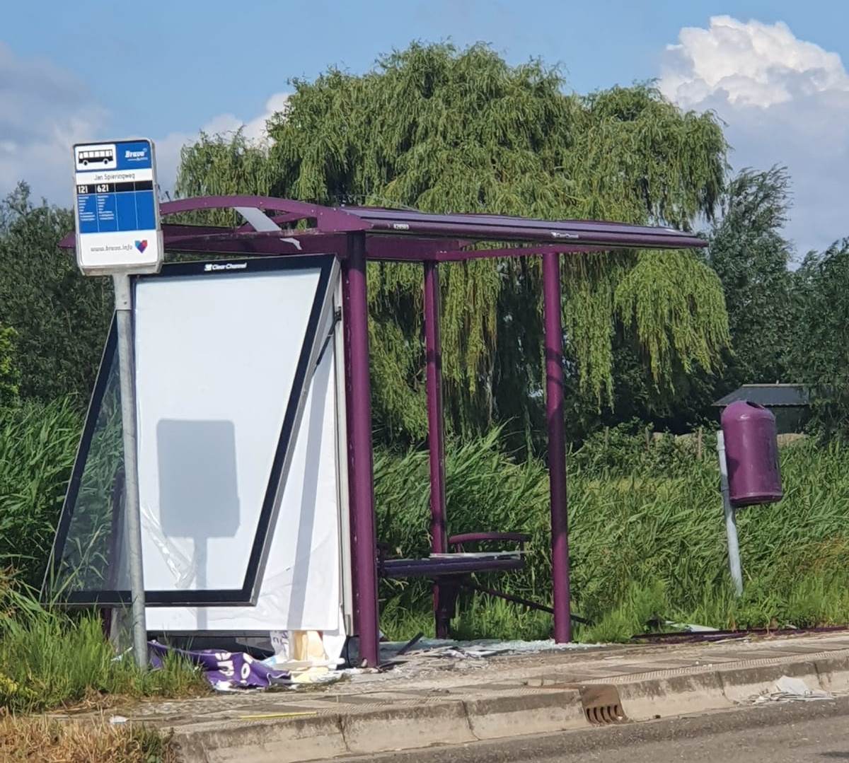 Vernielde bushokjes nog niet vervangen