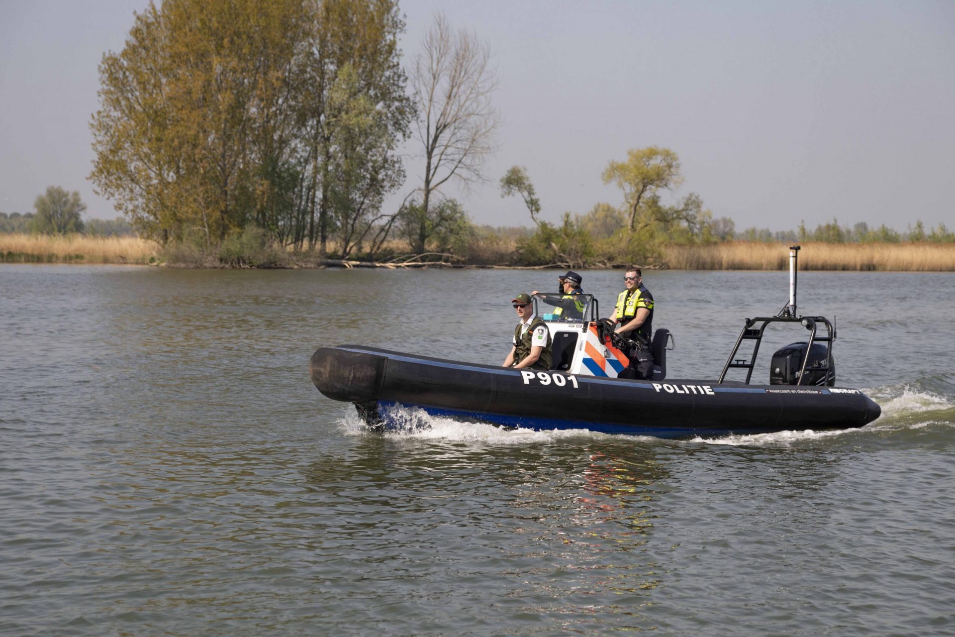 Zoektocht naar mogelijk persoon te water