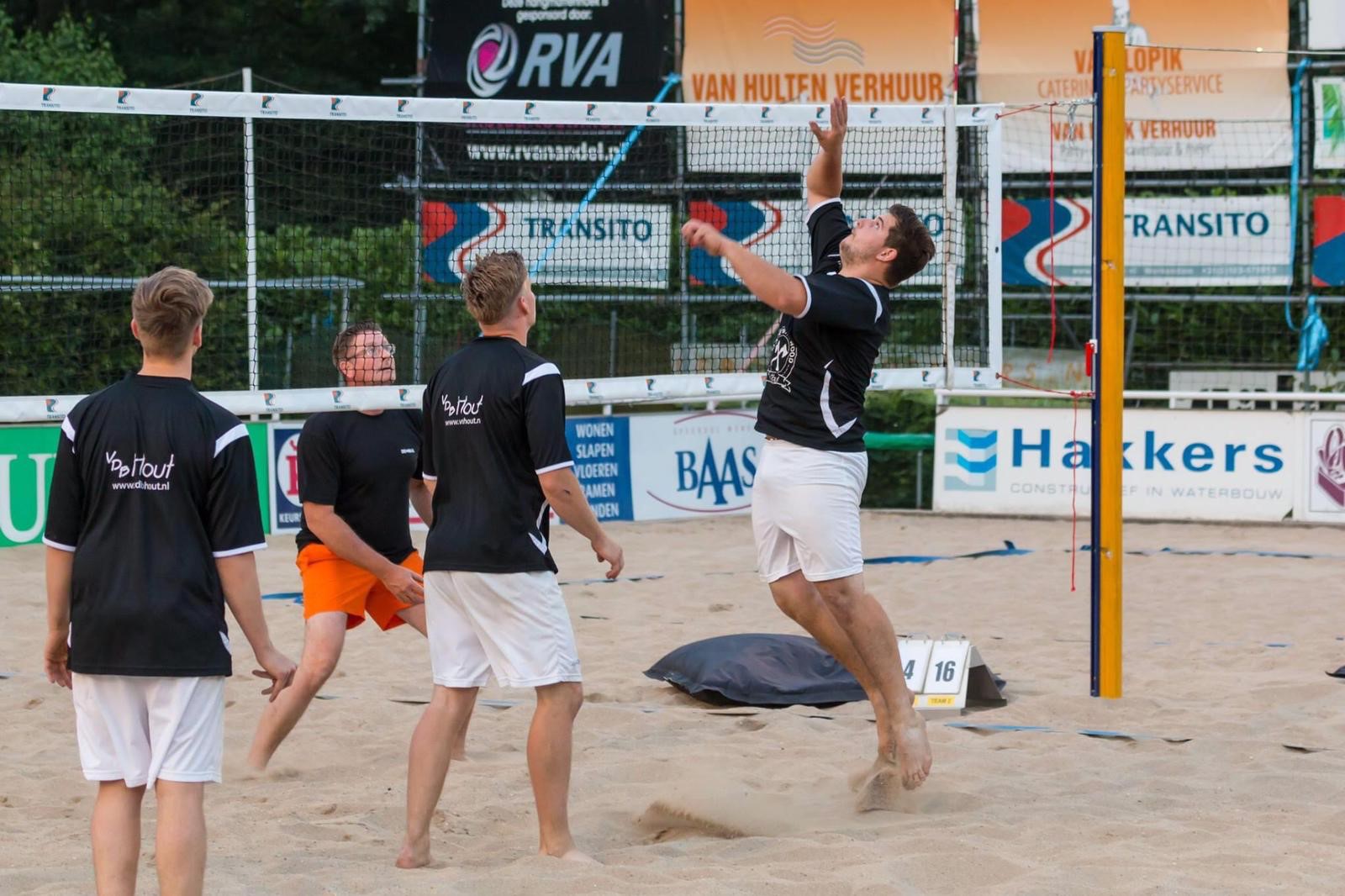 Vier keer vier op de beach