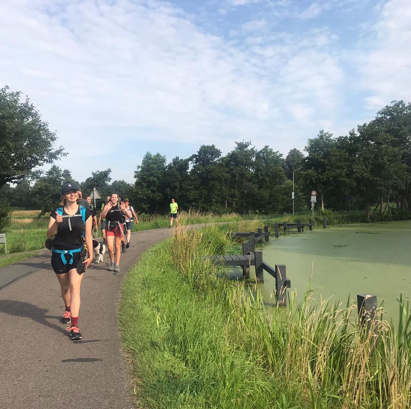 Jongeren hiken en praten over klimaat en mentale gezondheid