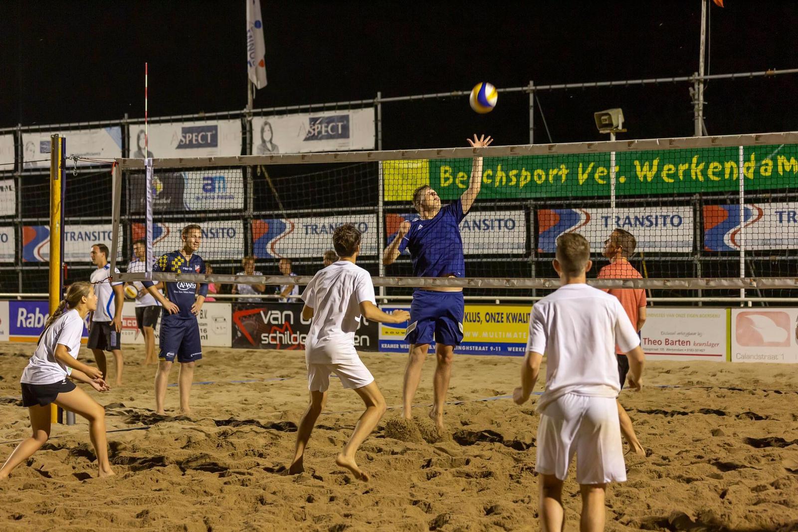 Vier tegen vier op de beach