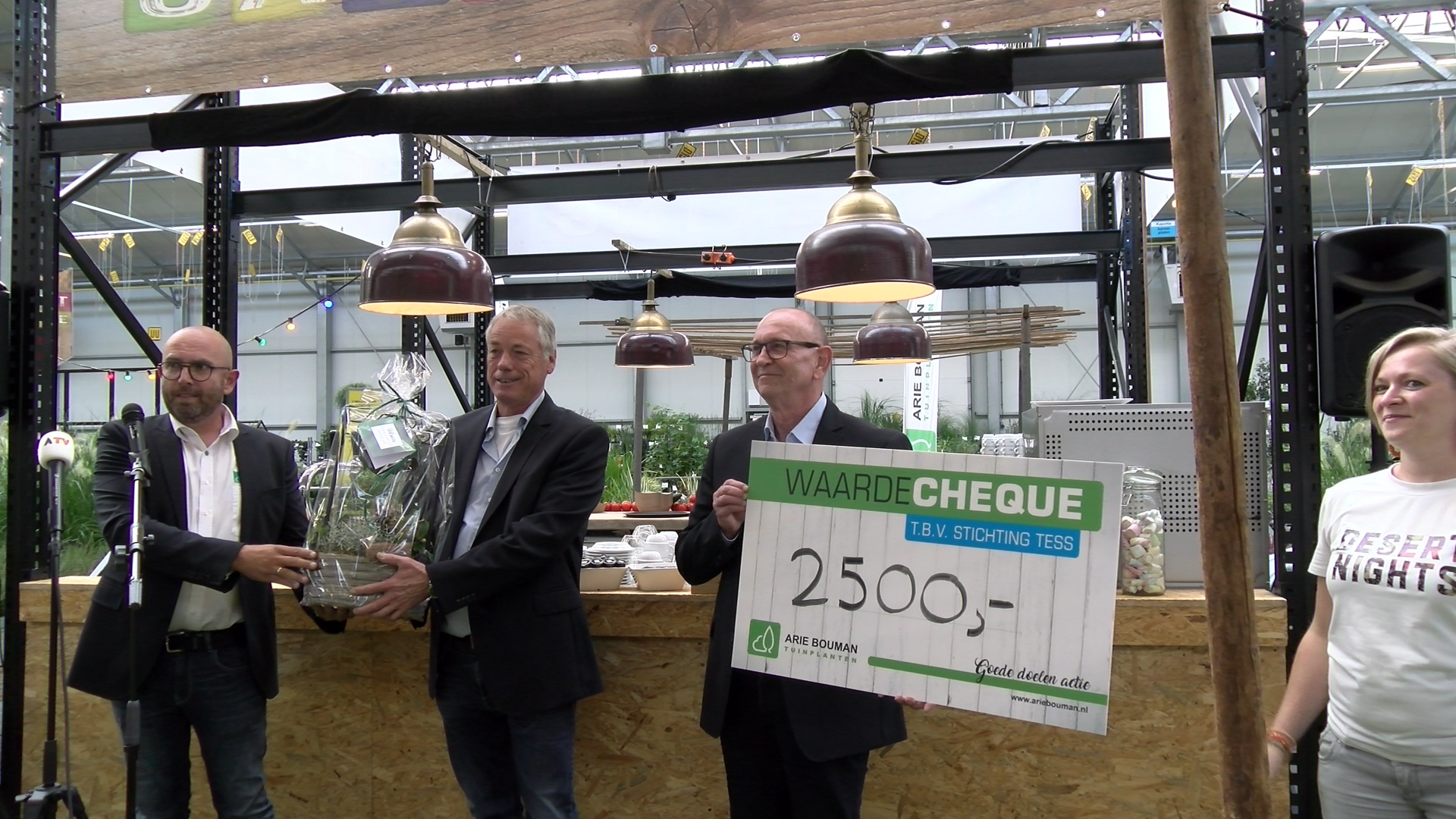 Arie Bouman Tuinplanten verdeeld 5.000 euro over goede doelen