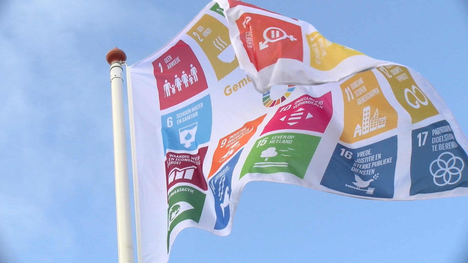 Burgemeester Lichtenberg hijst de Global Goals vlag