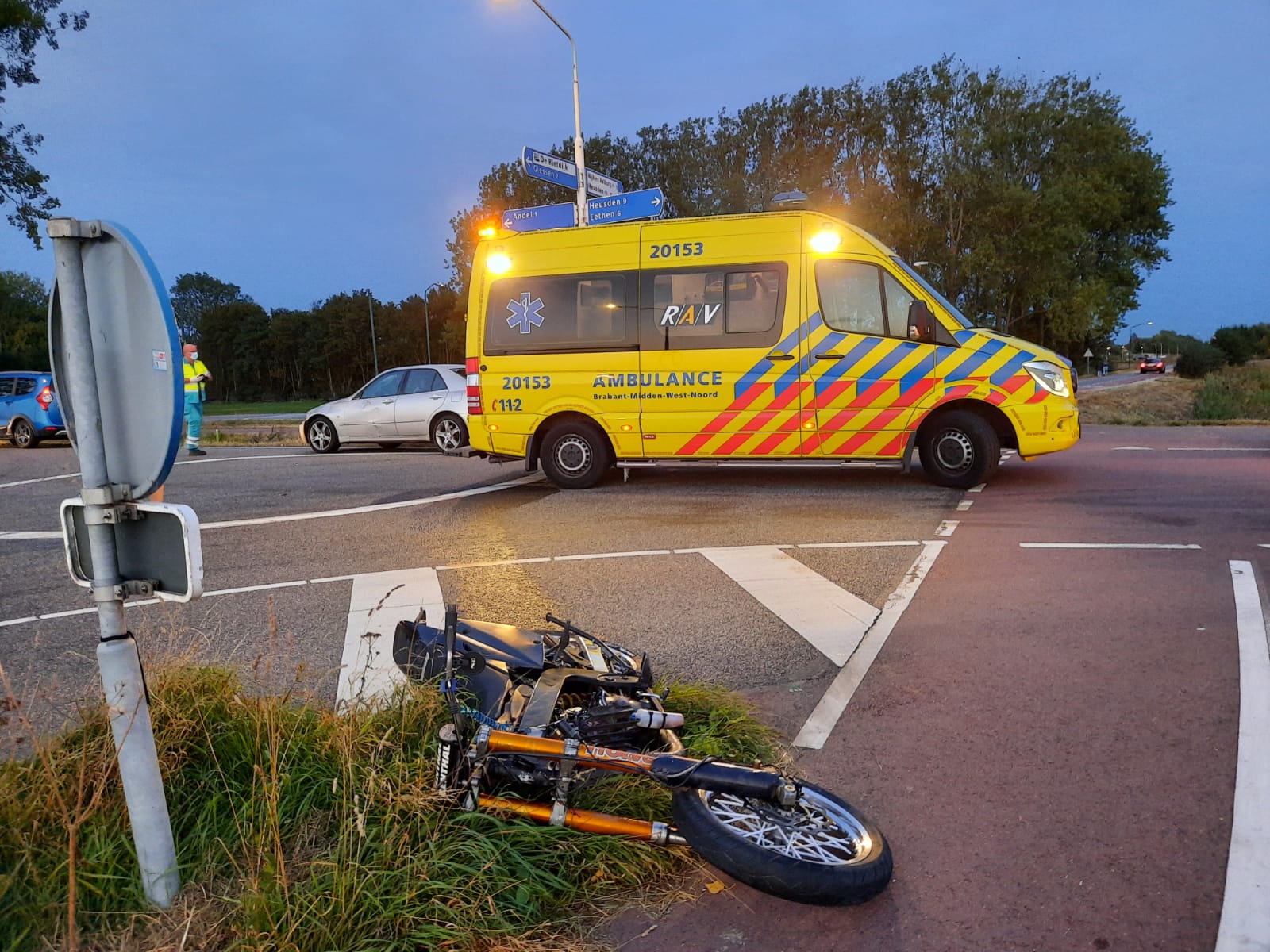 Aanrijding tussen bromfietser en auto in Andel