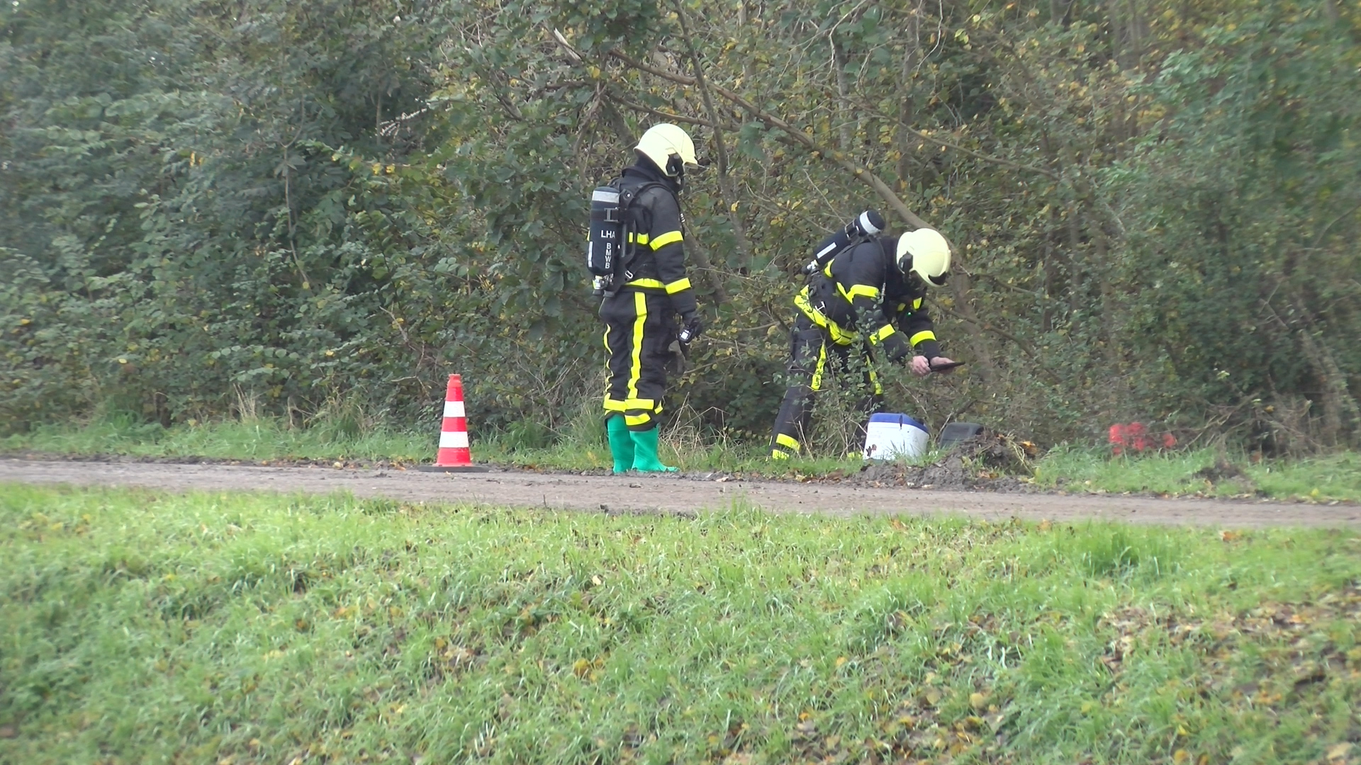 Chemisch afval gedumpt in polder Wijk en Aalburg