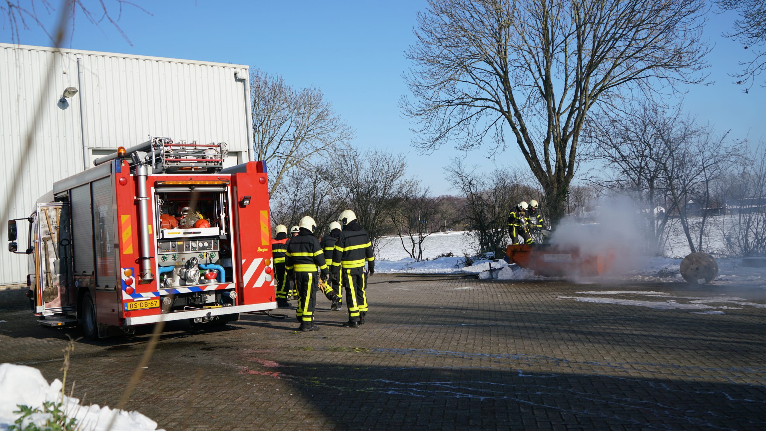 Brand in container op industrieterrein in Sleeuwijk