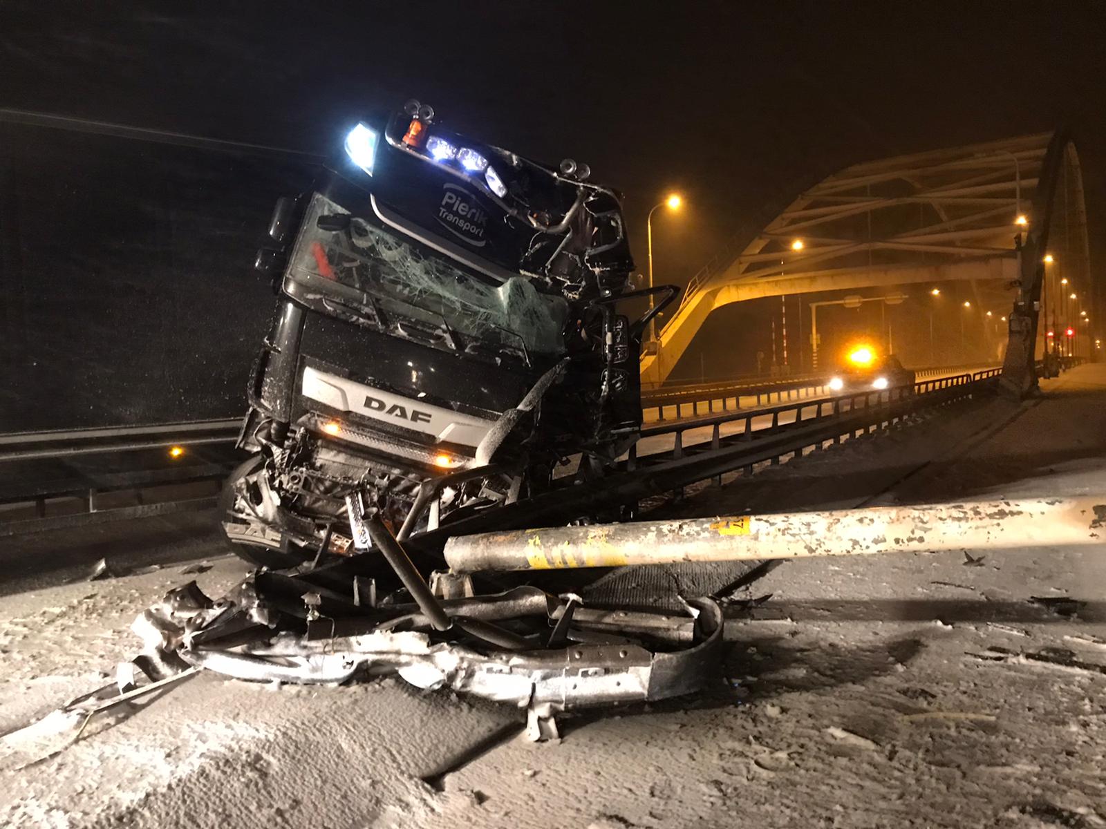 Ongeval Merwedebrug, A27 was tijdelijk afgesloten