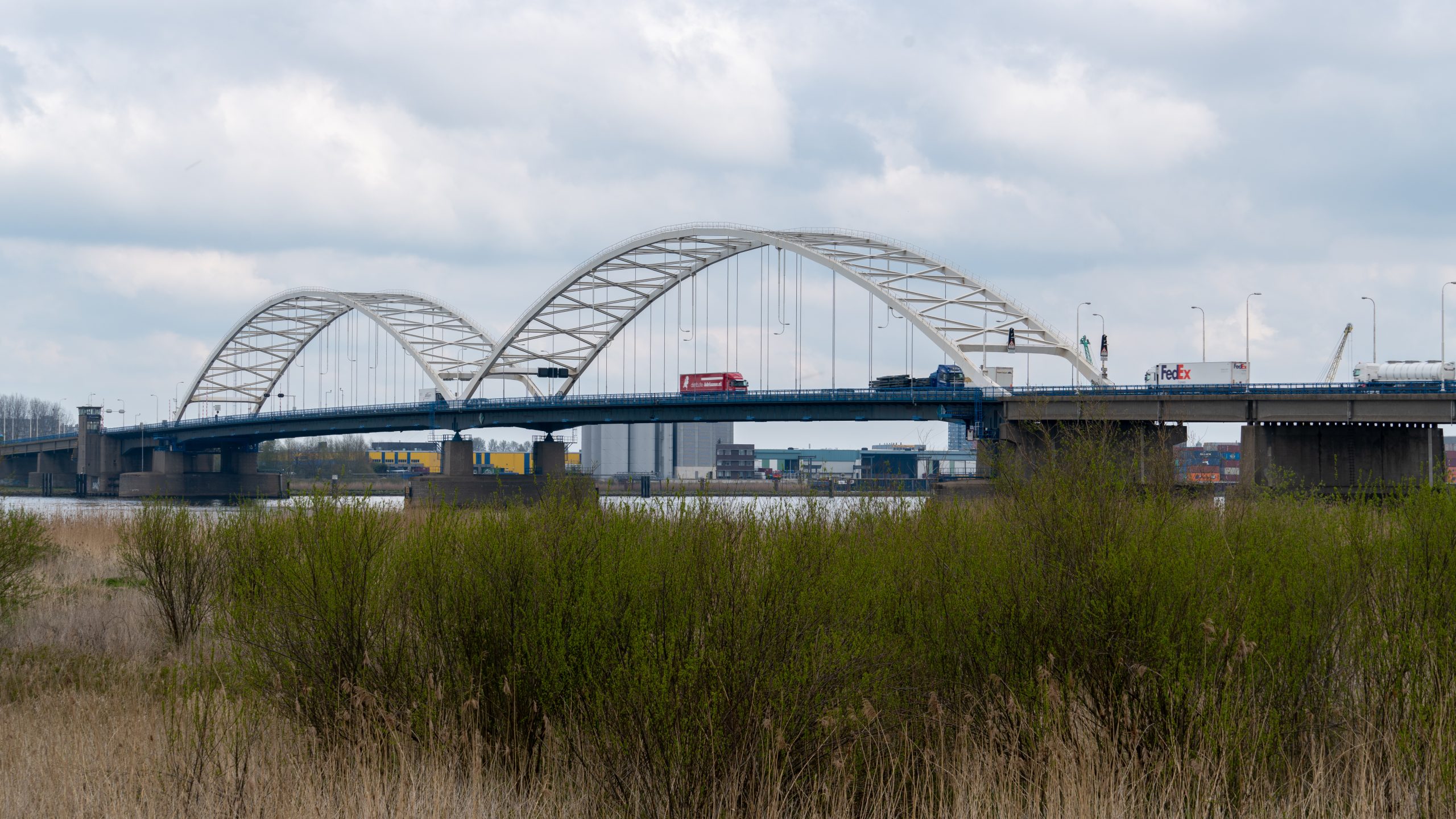 Reconstructie A27 kan volgens demissionair minister alleen met twee Merwedebruggen