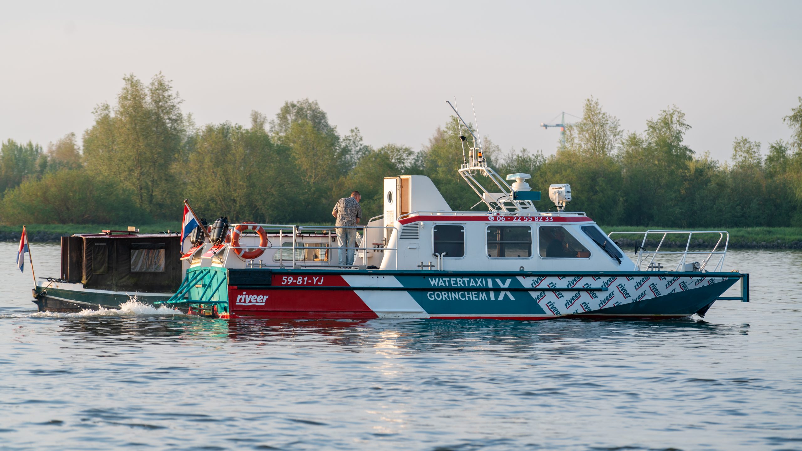 Bootje met pech op Boven-Merwede in problemen