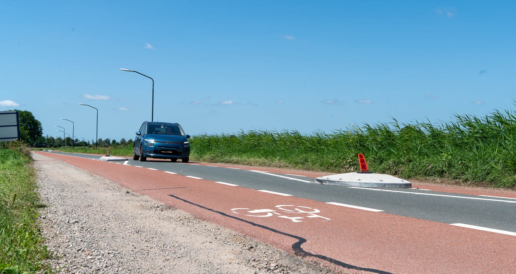 Nieuwe verkeersremmende maatregelen geplaatst Middenweg