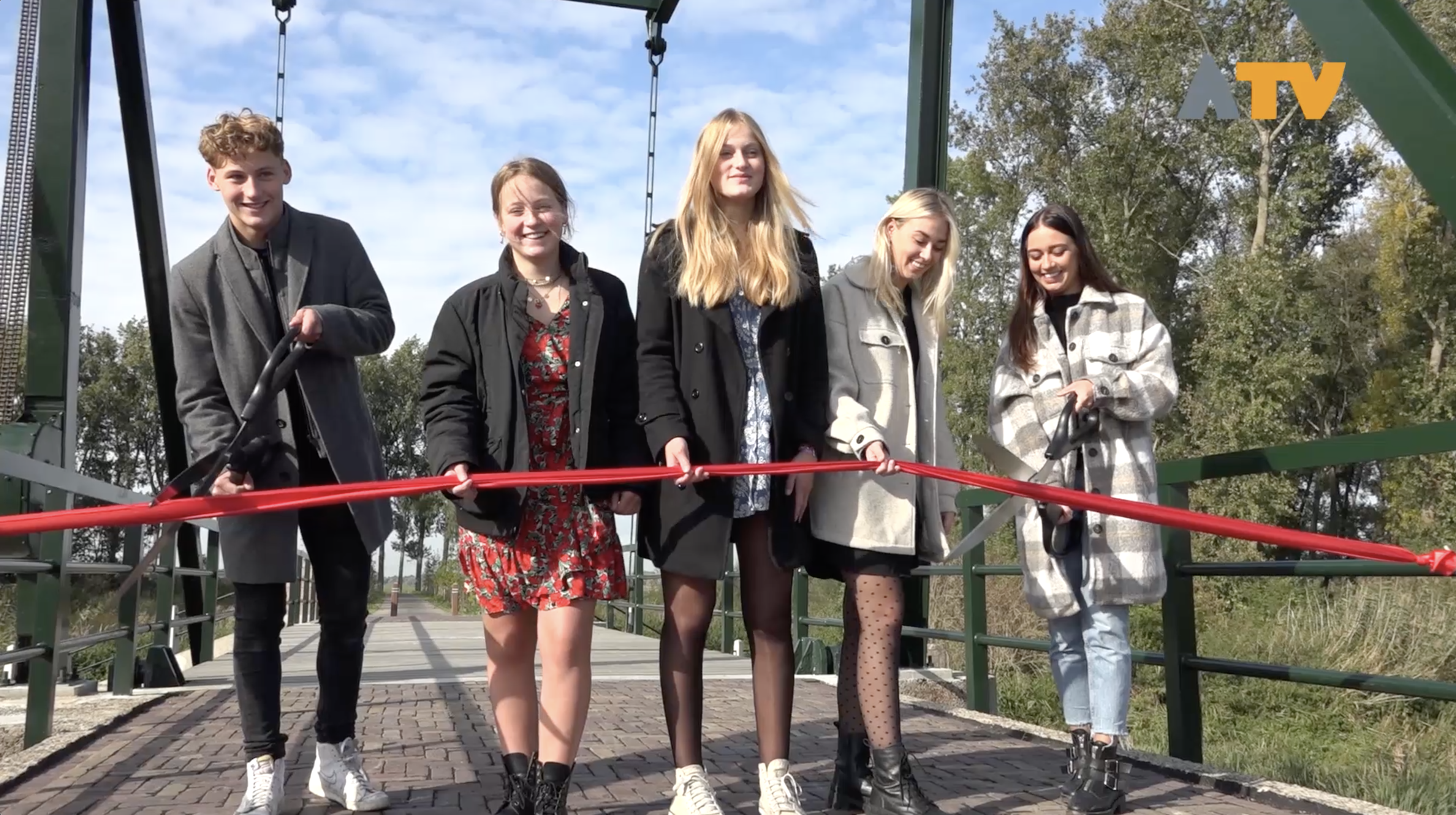 Heropening gerestaureerde brug Jannezand bij Hank