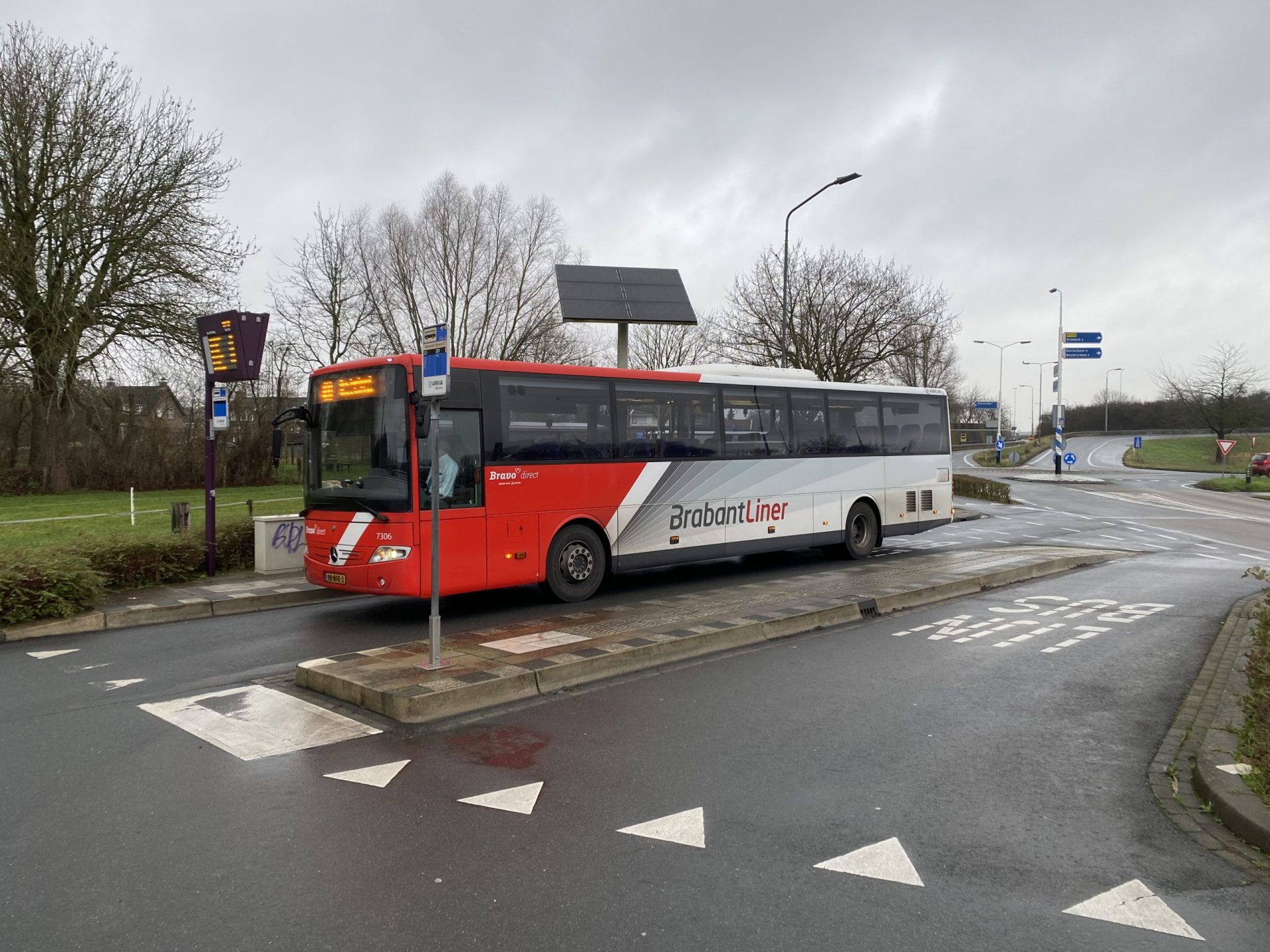 Aanpassingen bushaltes lijn 121 in Wijk en Aalburg