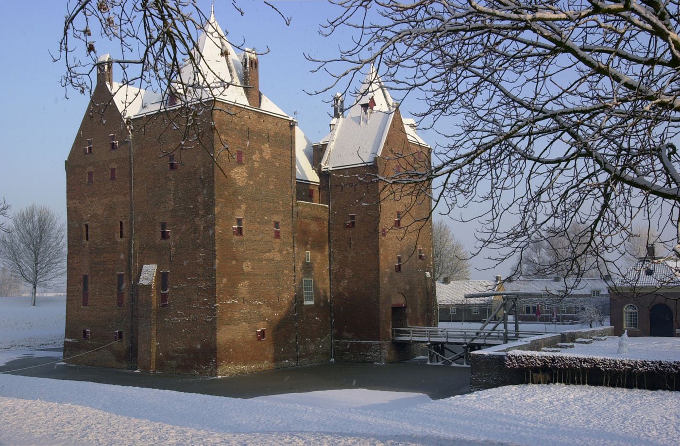 Voordelig met de watertaxi naar Slot Loevestein