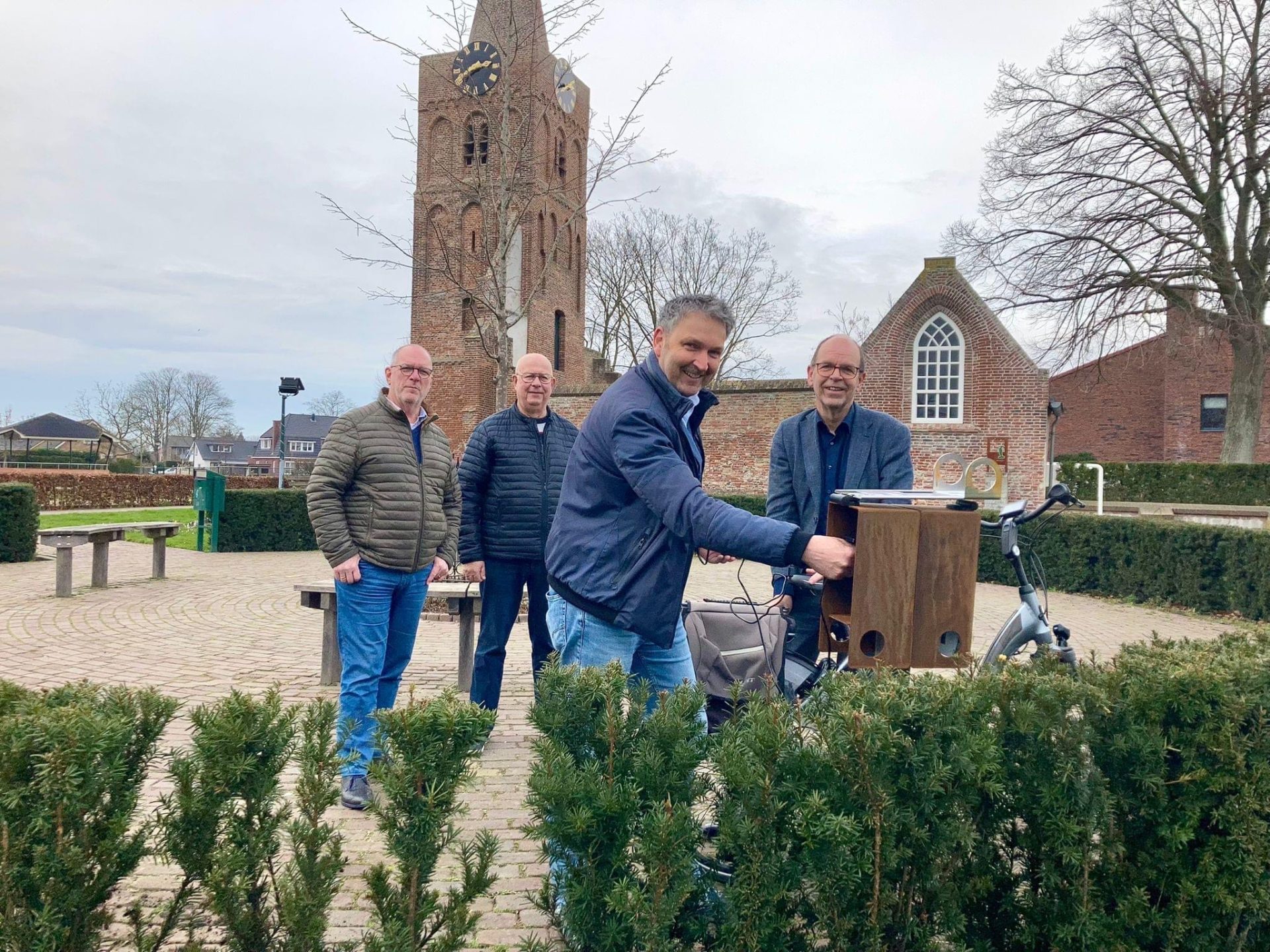 Eerste oplaadpunt voor elektrische fietsen in gebruik genomen in Andel